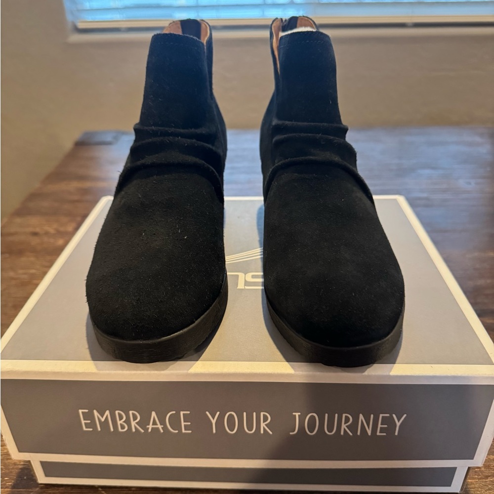 Black Suede Men's Boots